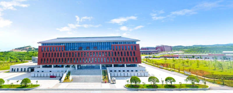 长沙卫生职业学院2025单招分数线:应届普高最低415分 2026单招报考建议